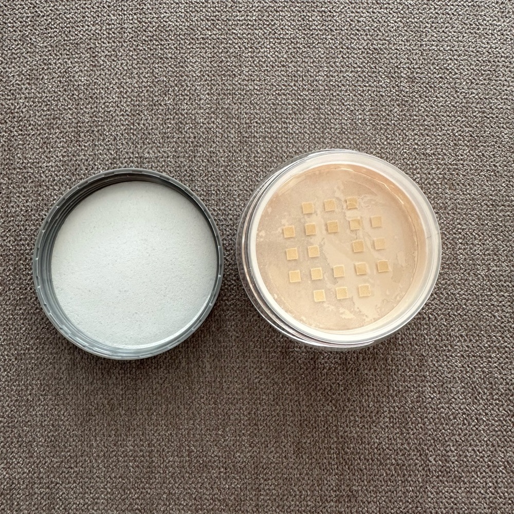 KAB Cosmetics Setting Powder Translucent *New* - Picture 4 of 4